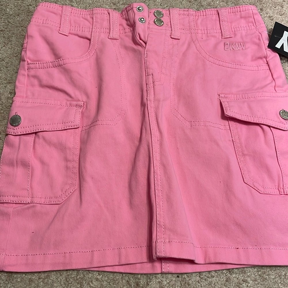 DKNY little girls pink cargo skirt
NWT never worn